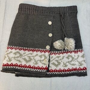 Laundromat wool lined size small skirt with pom-poms made in Nepal grey/burgundy